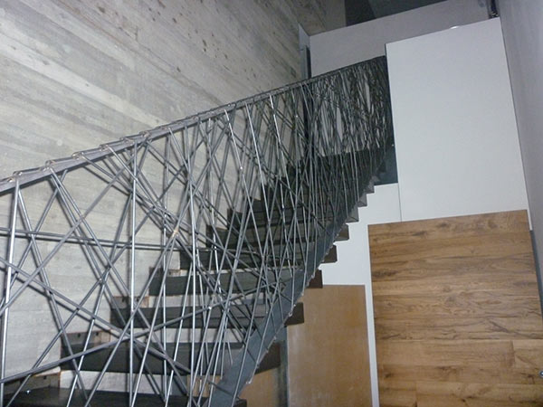 Progettazione e realizzazione di scale e balaustre per ville